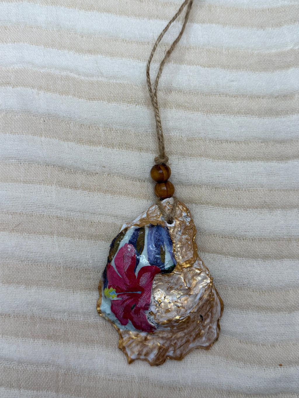 Small (4"<) Oyster Shell Ornament (Flower w/ Flower back)