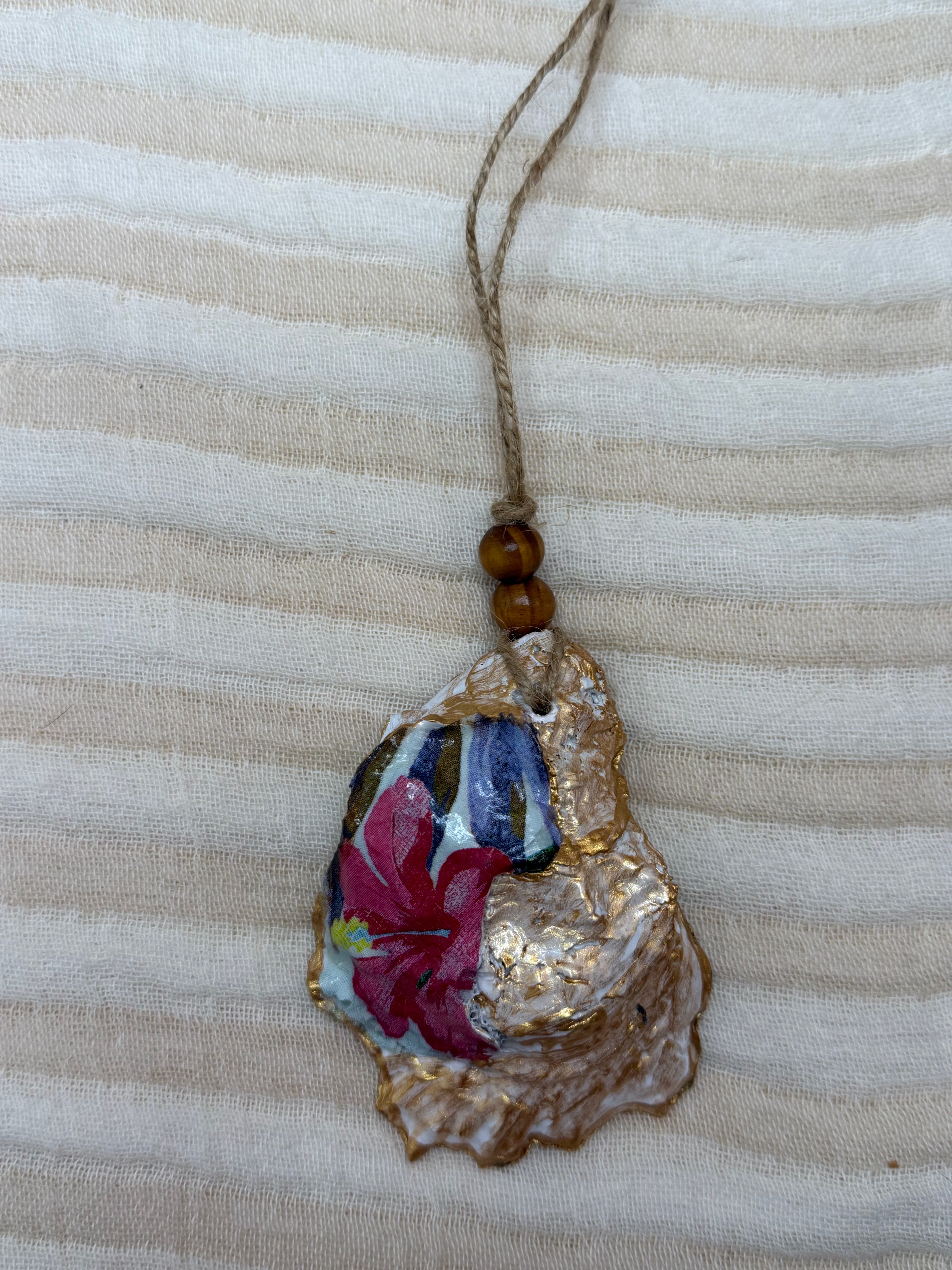 Small (4"<) Oyster Shell Ornament (Flower w/ Flower back)
