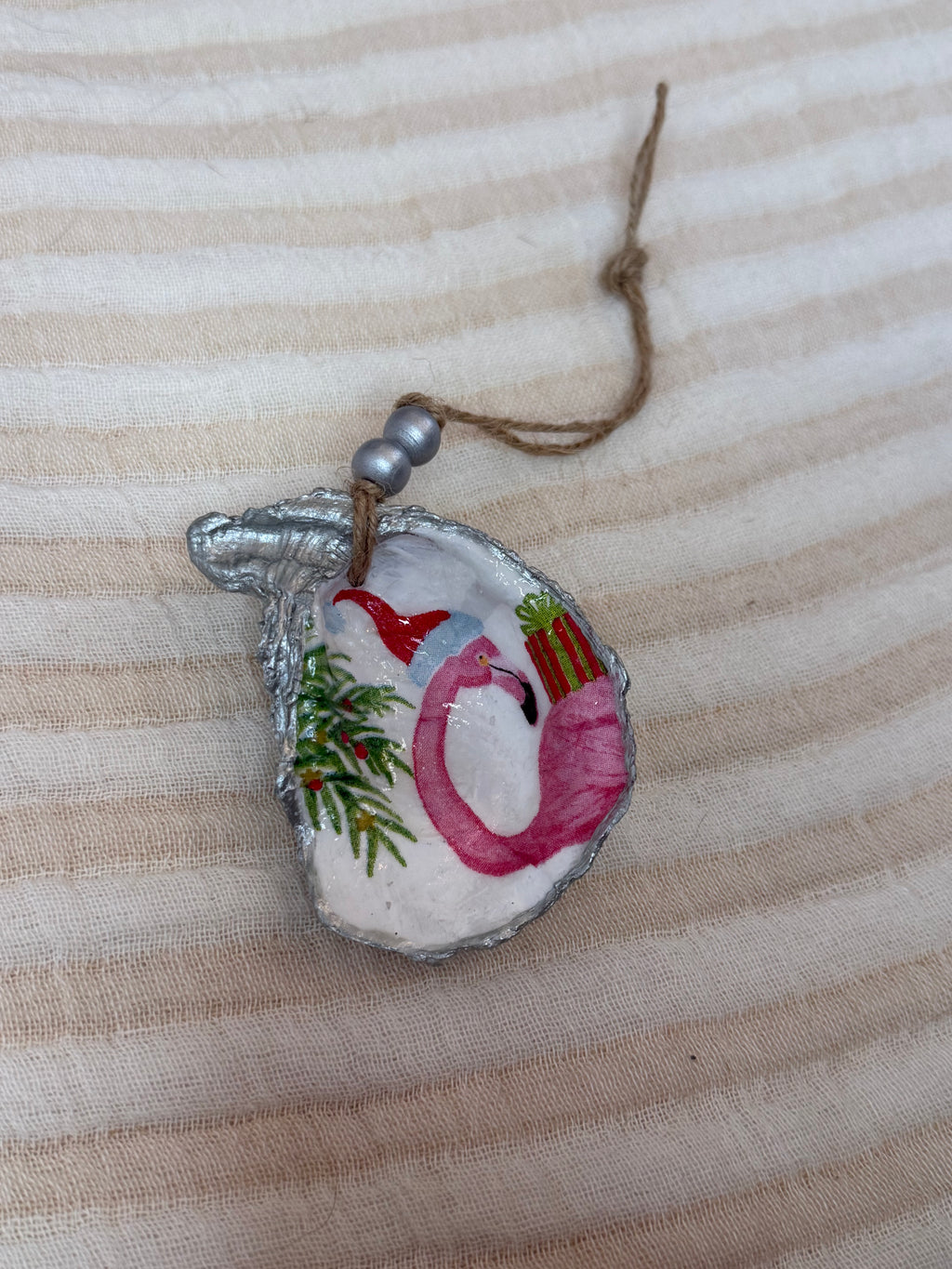 Small (4"<) Oyster Shell Ornament (Flamingo Present, silver, pearl back)