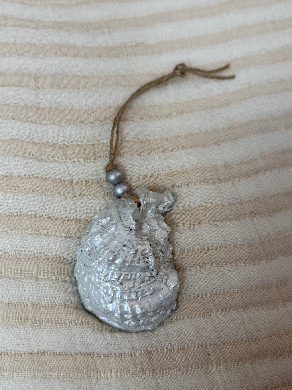 Small (4"<) Oyster Shell Ornament (Flamingo Present, silver, pearl back)