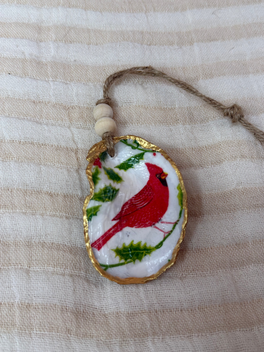Small (4"<) Oyster Shell Ornament (Cardinal Gold Natural Back)
