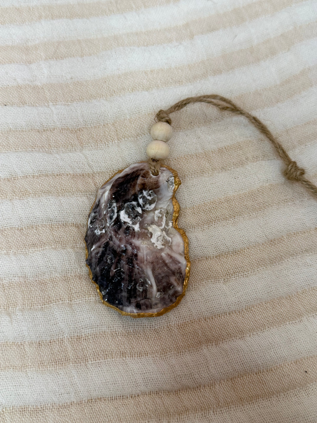 Small (4"<) Oyster Shell Ornament (Cardinal Gold Natural Back)