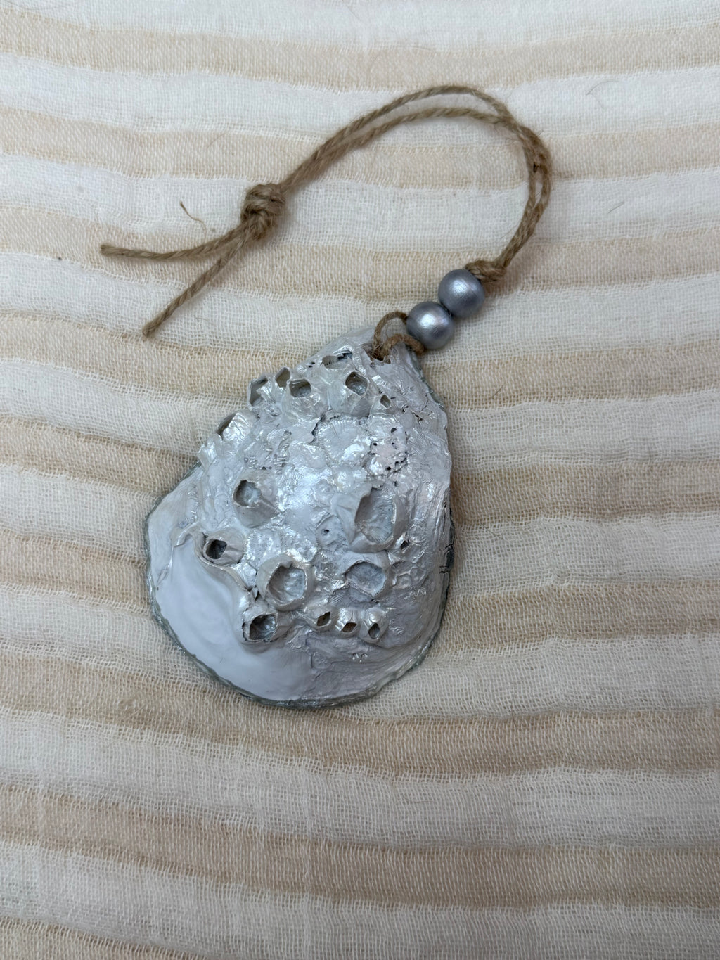 Small (4"<) Oyster Shell Ornament (Flamingo Scarf Silver Pearl Back)