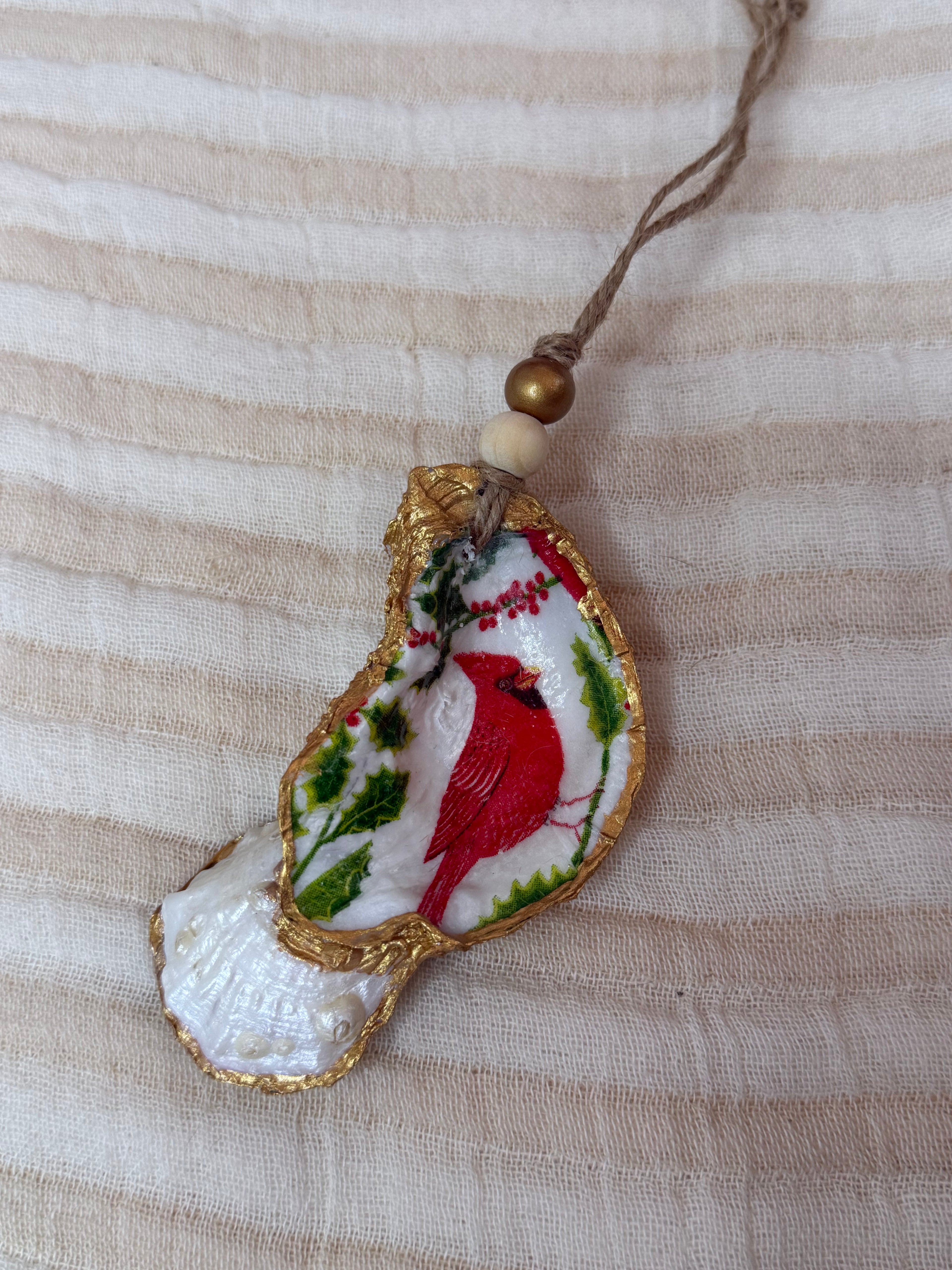 Small (4"<) Oyster Shell Ornament (Gold Cardinal Robin Back)