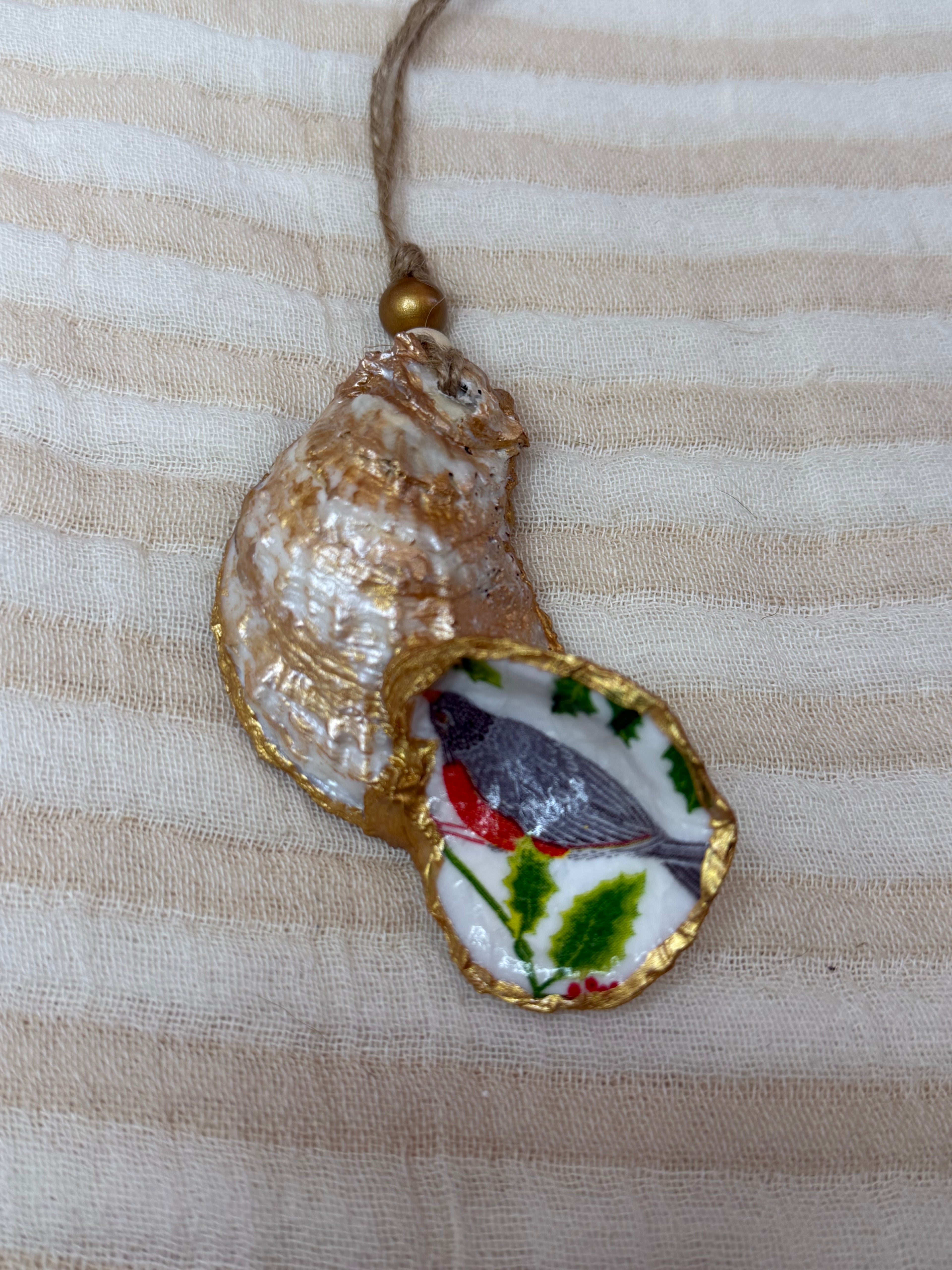 Small (4"<) Oyster Shell Ornament (Gold Cardinal Robin Back)