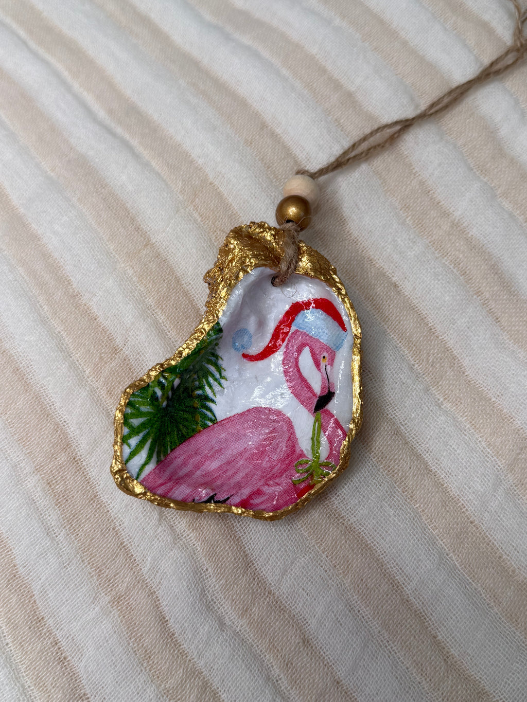 Small (4"<) Oyster Shell Ornament (Gold Flamingo Ornament Gold Back)