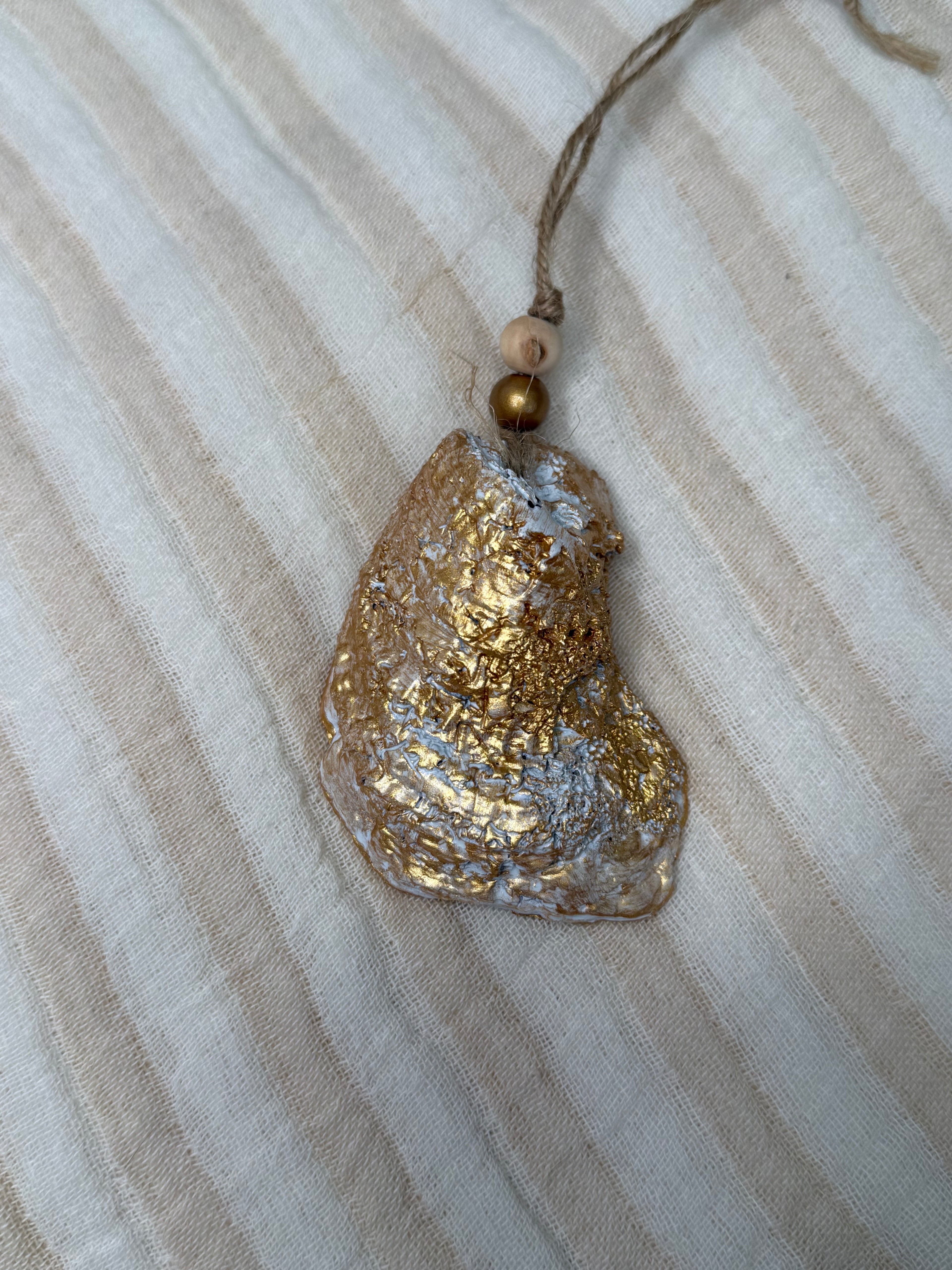 Small (4"<) Oyster Shell Ornament (Gold Flamingo Ornament Gold Back)