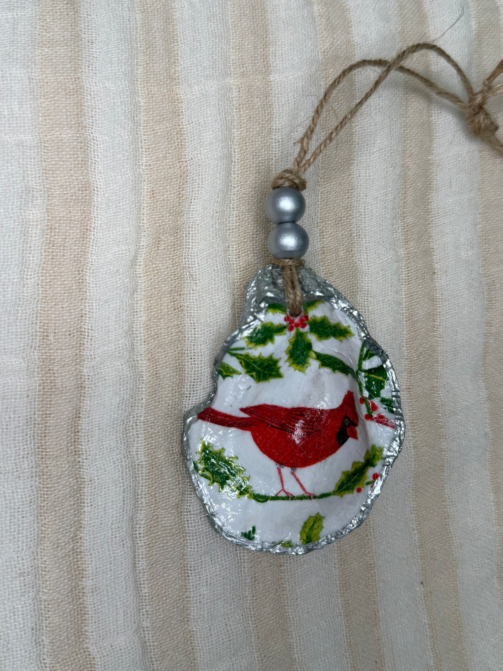 Small (4"<) Oyster Shell Ornament (Silver Cardinal Pearl Back)