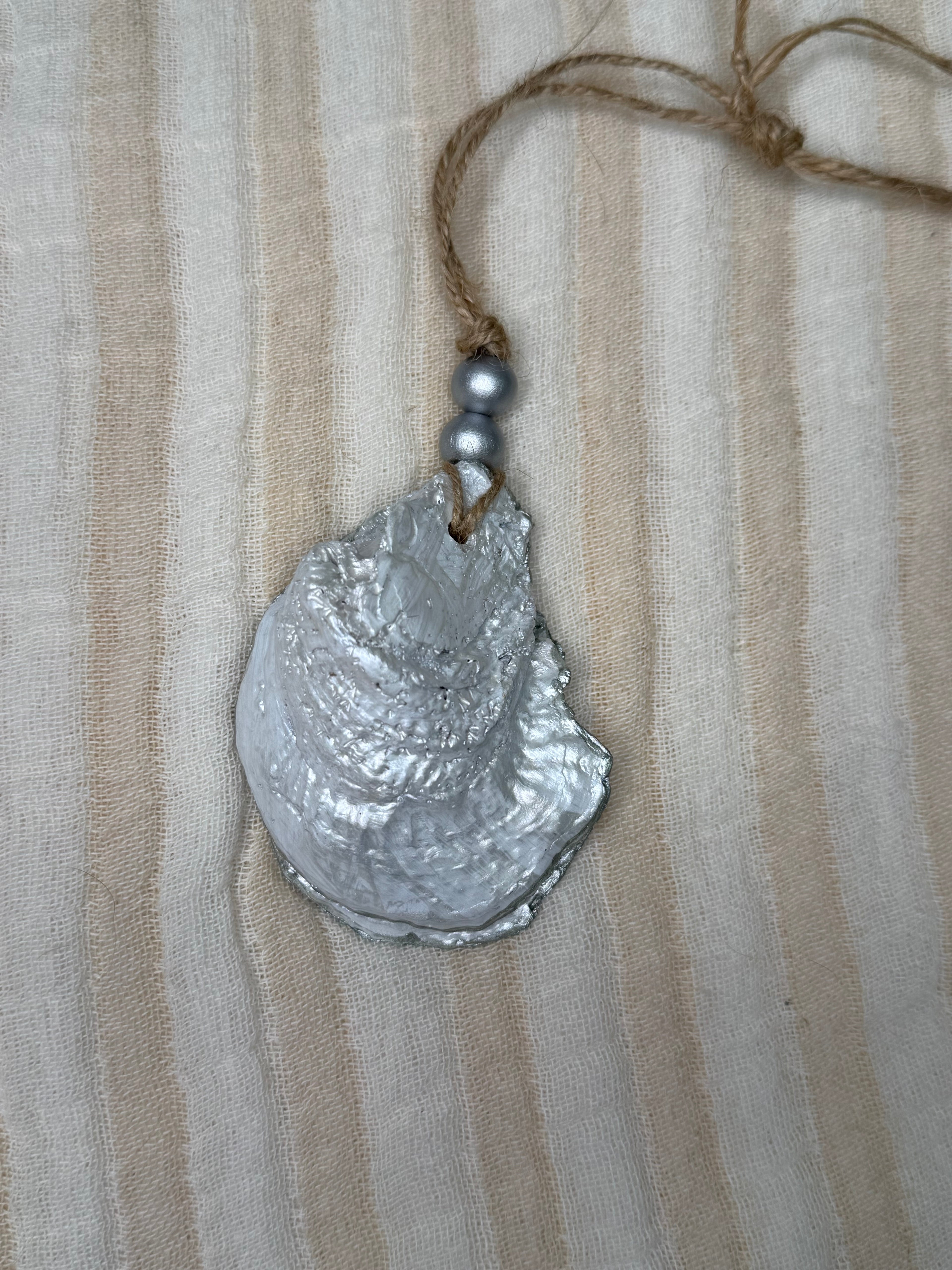 Small (4"<) Oyster Shell Ornament (Silver Cardinal Pearl Back)