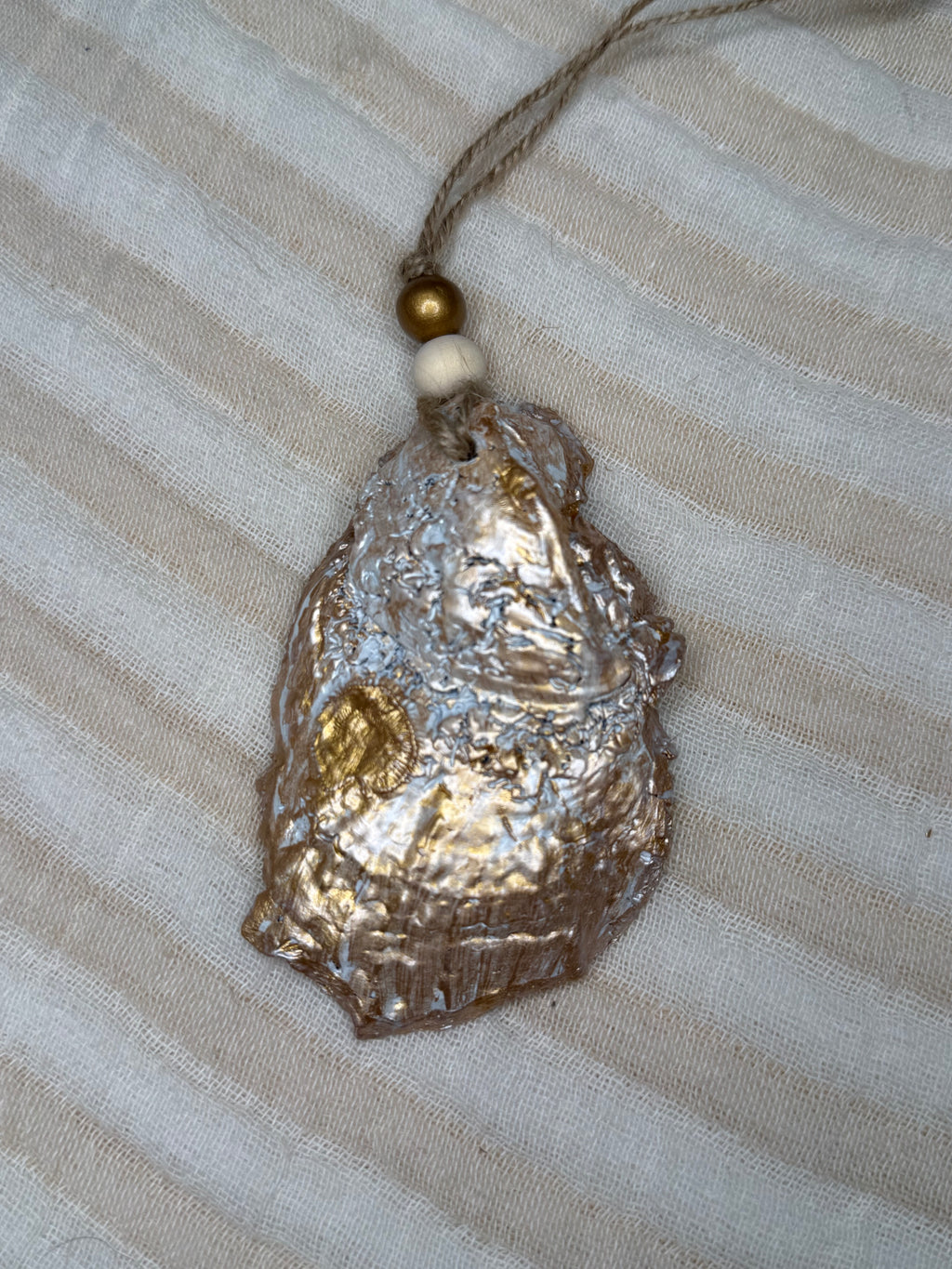 Small (4"<) Oyster Shell Ornament (Gold Cardinal Gold Back)
