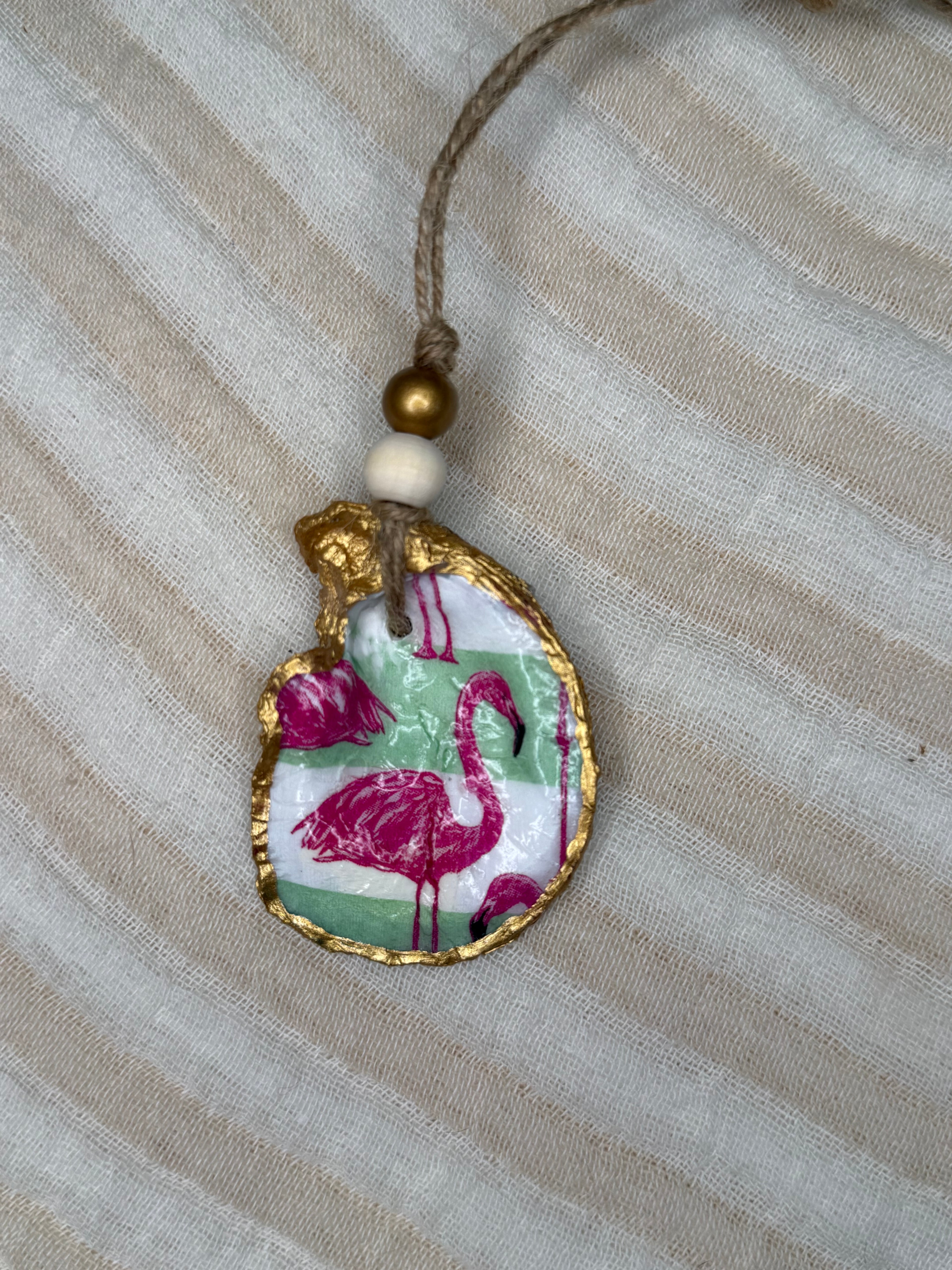 Small (4"<) Oyster Shell Ornament (Gold Flamingo, Natural Back)