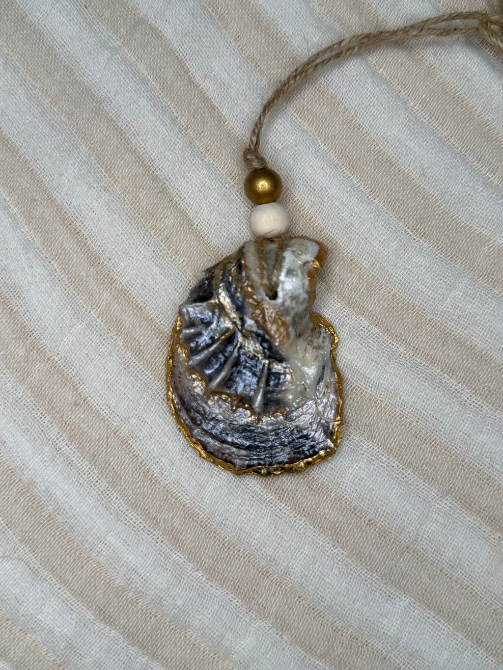 Small (4"<) Oyster Shell Ornament (Gold Flamingo, Natural Back)