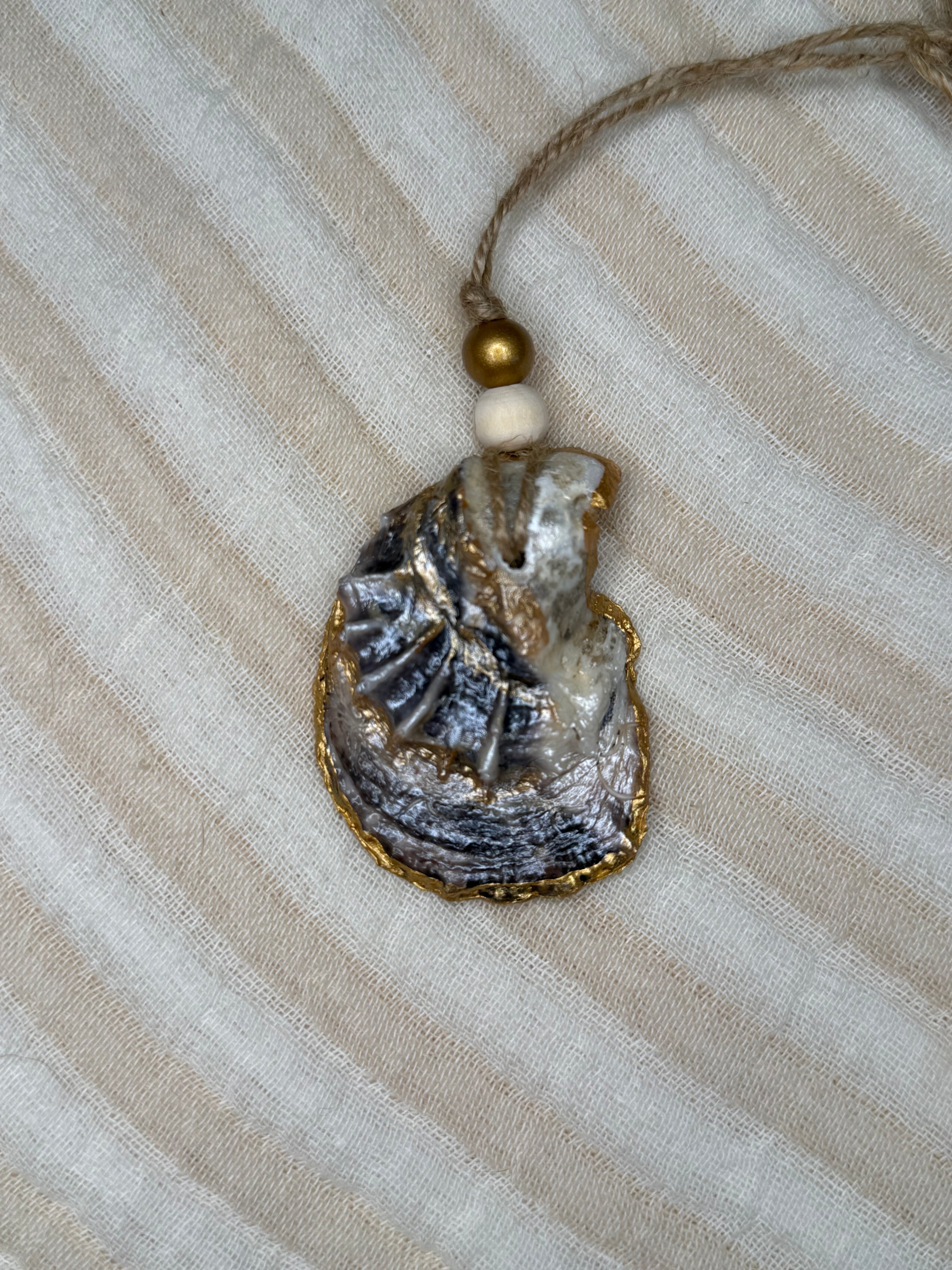 Small (4"<) Oyster Shell Ornament (Gold Flamingo, Natural Back)