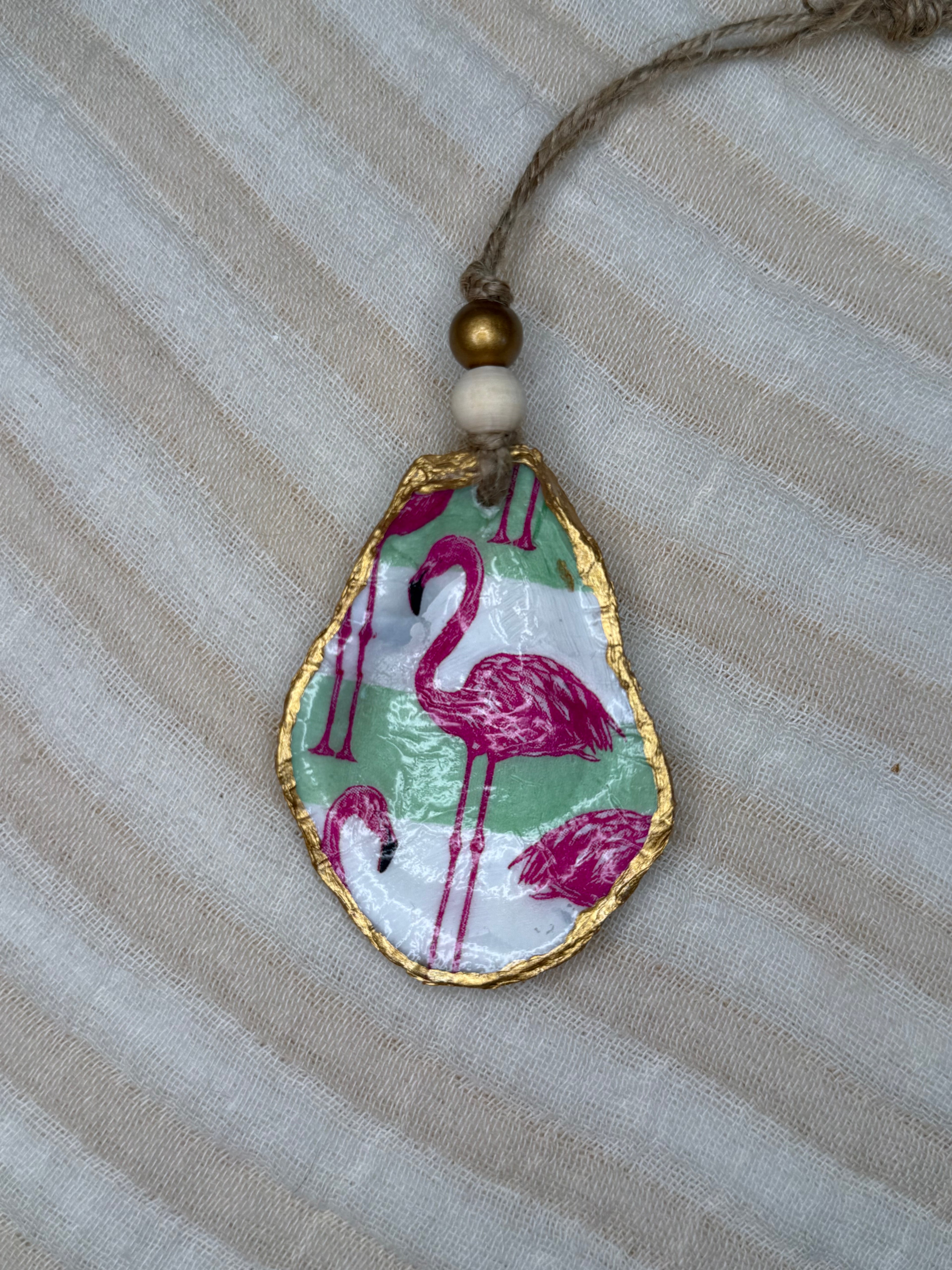 Small (4"<) Oyster Shell Ornament (Gold Flamingo, Gold Back)