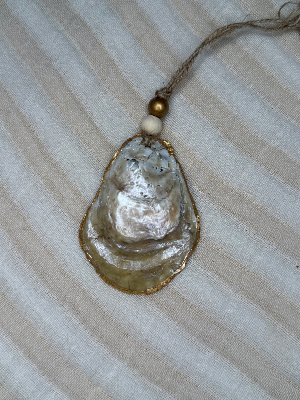 Small (4"<) Oyster Shell Ornament (Gold Flamingo, Gold Back)