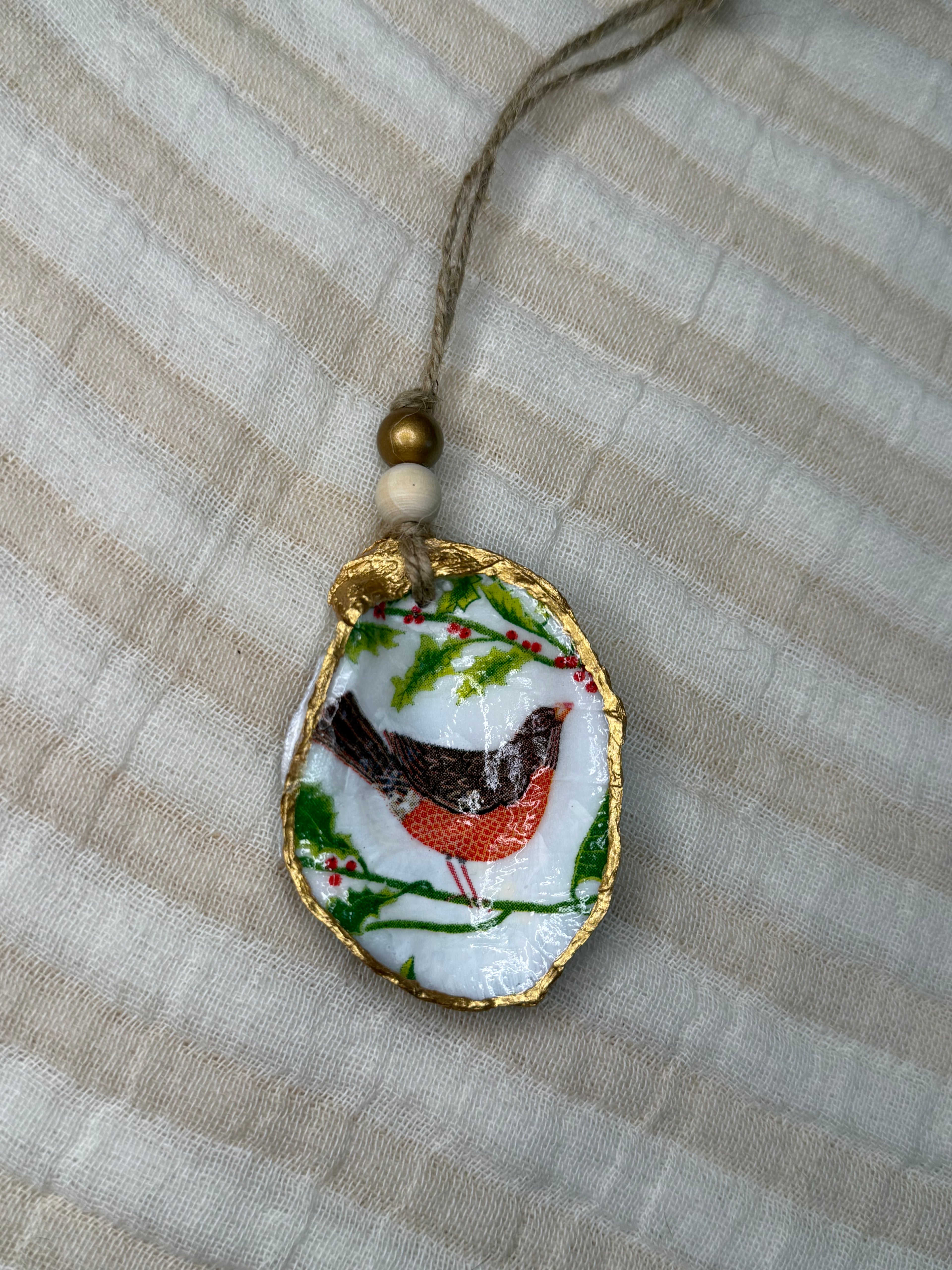 Small (4"<) Oyster Shell Ornament (Gold Robin, Natural Back)
