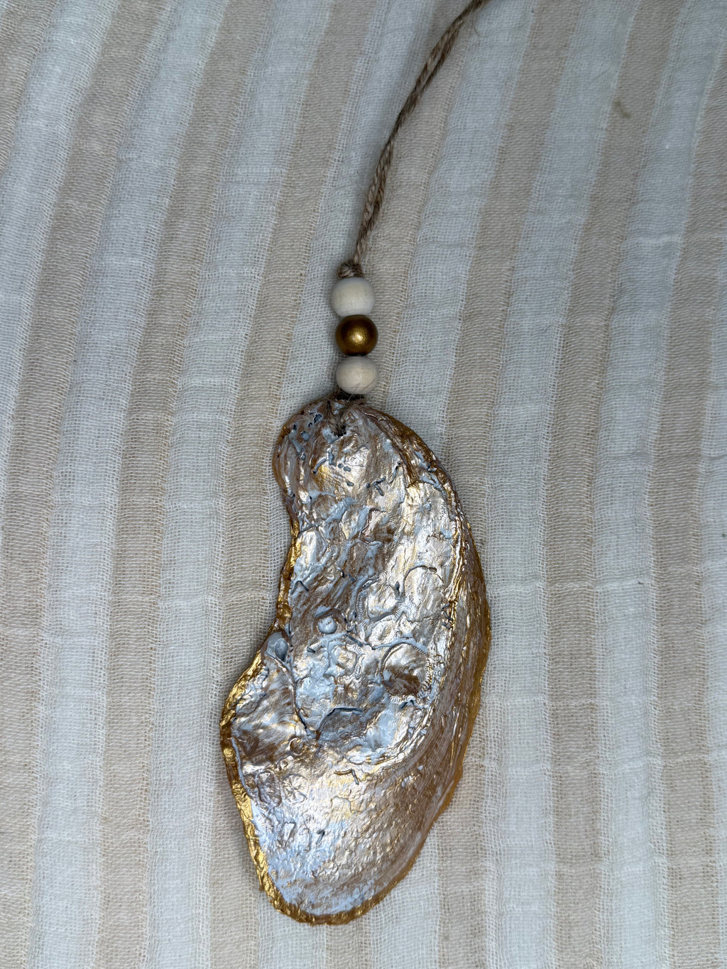 Large (4"+) Oyster Shell Ornament (Flamingo Wreath Gold Back)